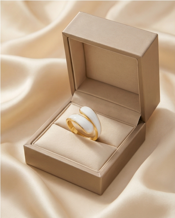 Δαχτυλίδι λευκό με χρυσό περίγραμμα ατσάλι